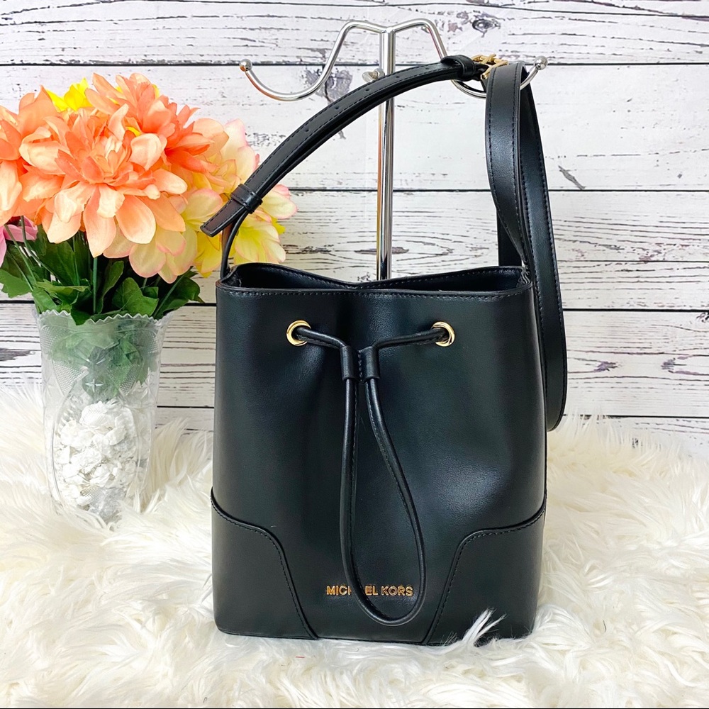 Michael Kors Cary Leather Bucket Messenger